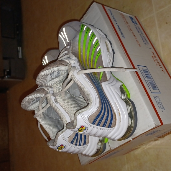 Nike Air Max Plus - Picture 2 of 8
